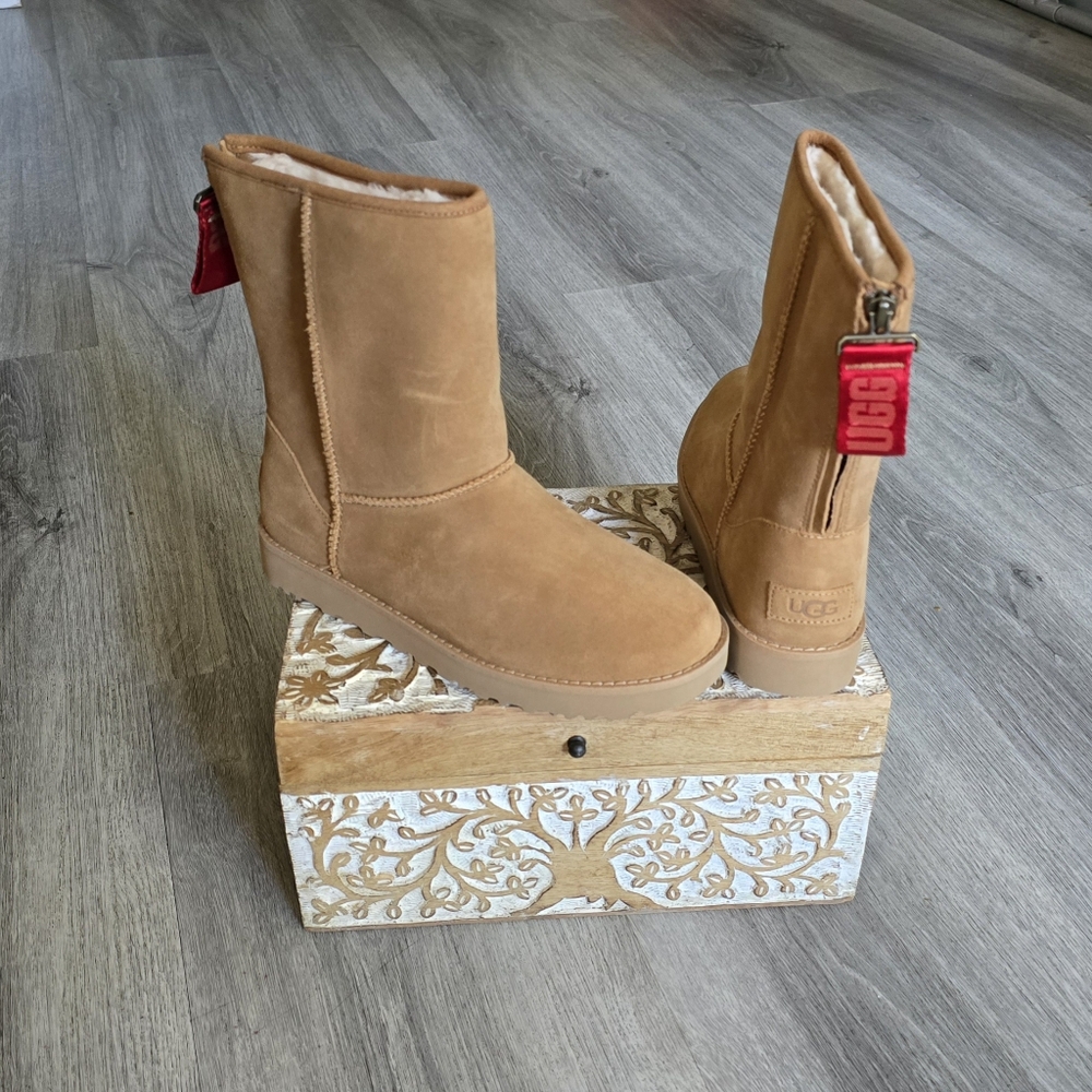 UGG Classic Short Logo Zip Boot